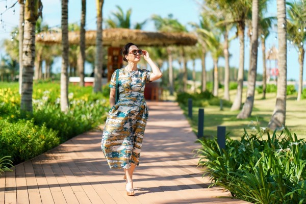 NSND Lê Khanh tận hưởng kỳ nghỉ giàu cảm xúc với Venezia Beach, ấn tượng với mô hình đầu tư HomeResort