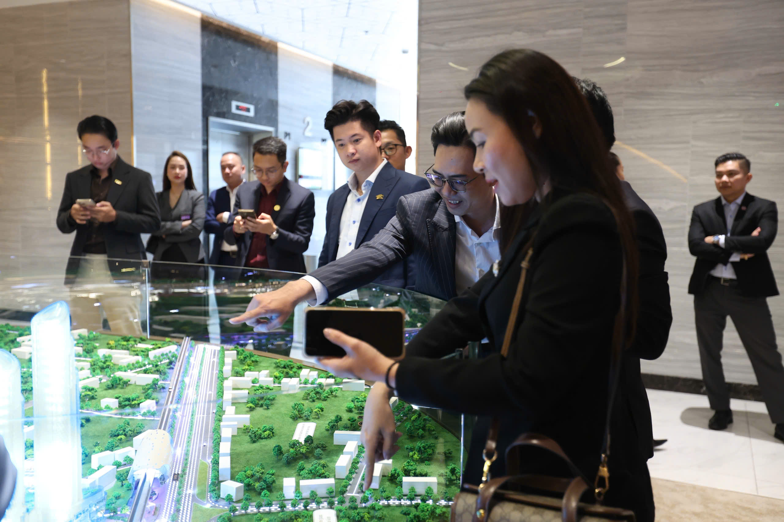 Trao đổi về tầm nhìn phát triển của one era trong thời gian tới