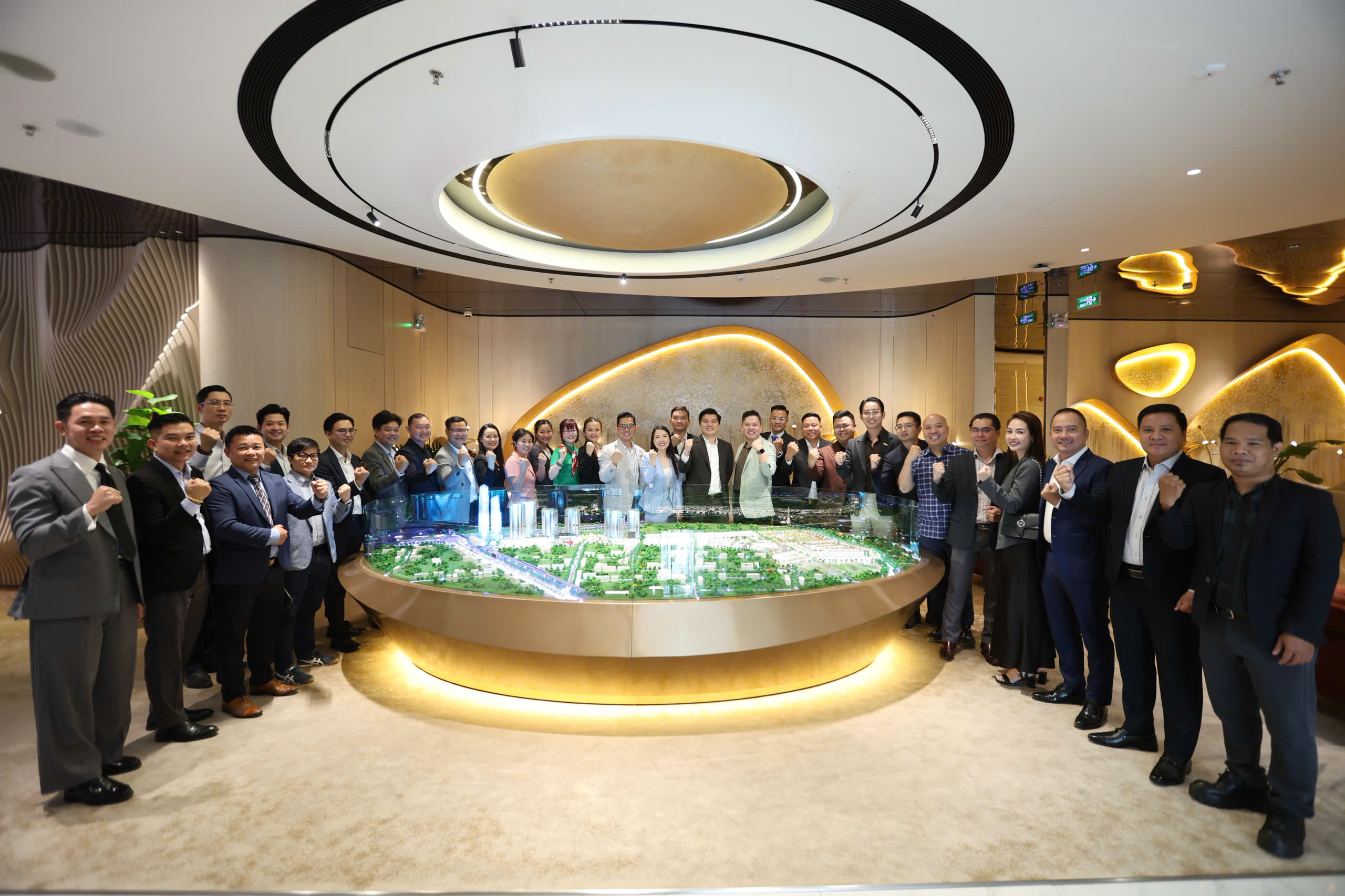 The one land tham dự buổI họp ceo – cập nhật chiến lược triển khai dự án one era